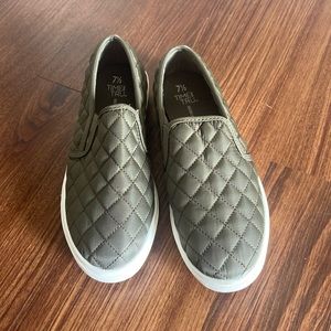 Time & Tru Memory Foam Shoes - 7 1/2